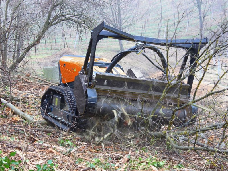 Sonstige Forsttechnik от тип Sonstige RoboMAX | ferngesteuerte Mulchraupe | 75PS, Gebrauchtmaschine в Krustetten (Снимка 1)